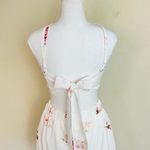 White Floral Crochet Tie Crop Top & Ruffle Shorts Set - Picture 4 of 9